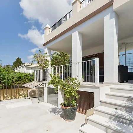 Golden Mile Villa
