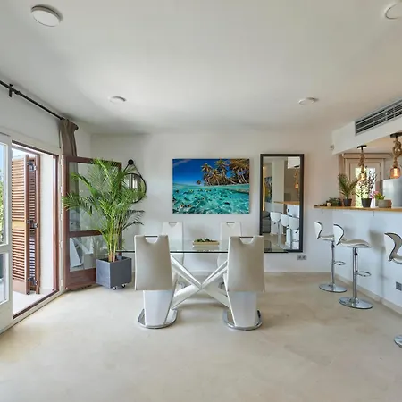 Golden Mile Villa *