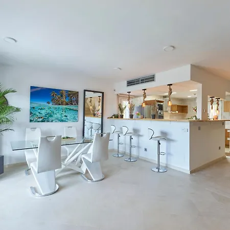 Golden Mile Villa *