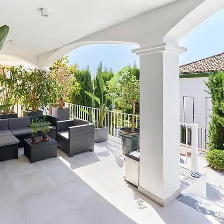 Golden Mile Villa *